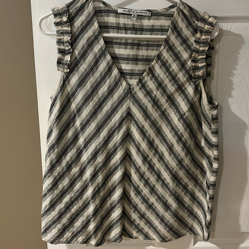 Black/cream Sleeveless Blouse